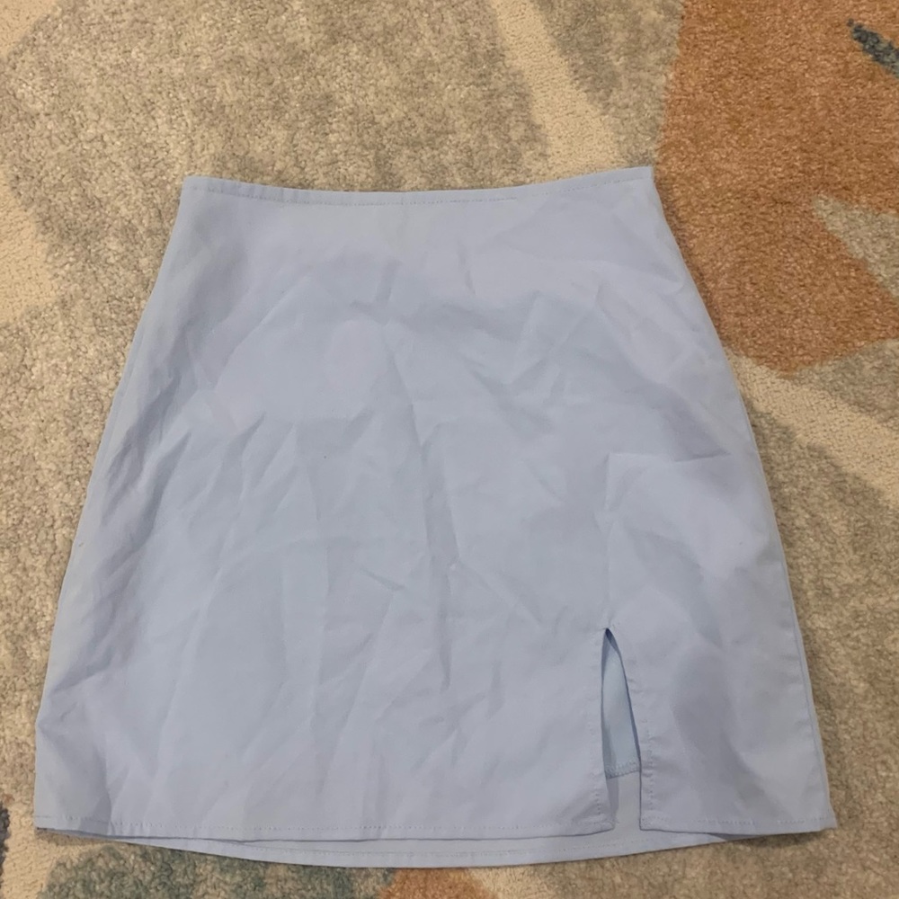 Blue mini skirt with slit in it